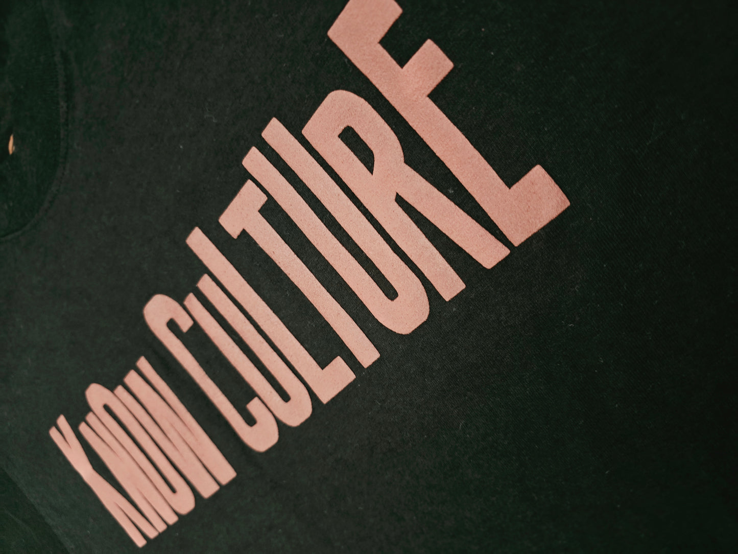 KNOW CULTURE BLACK BODY WITH OXFORD BLOOD LETTERS